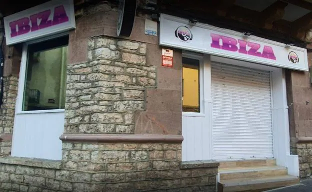 La Ertzaintza desaloja un pub de Irun por una fiesta ilegal