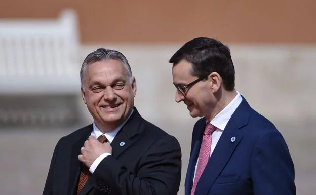 Polish Prime Minister Mateusz Morawiecki with his Hungarian counterpart Victor Orban. 