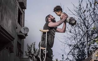 Padre e hijo marcados por la tragedia