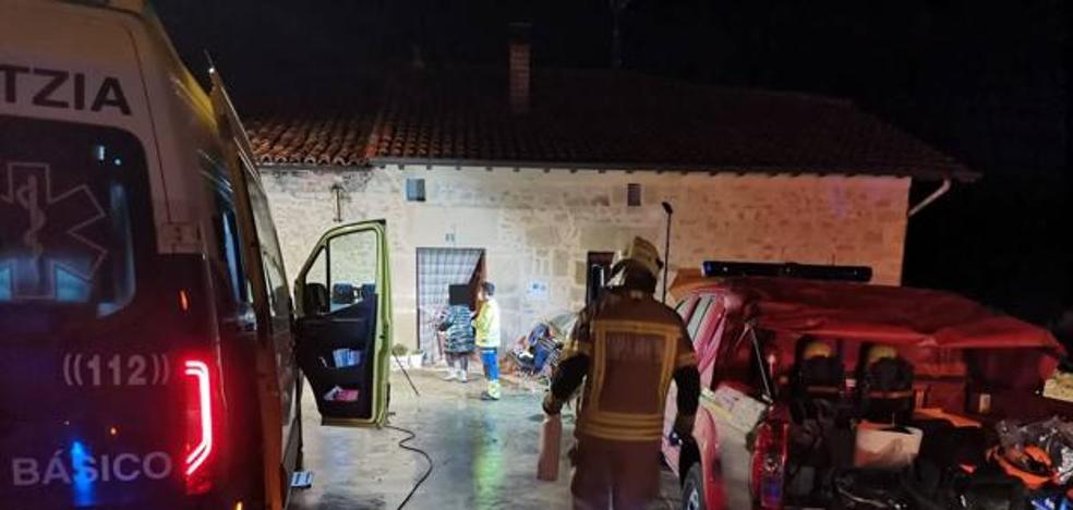 Un hombre fallece y su pareja resulta intoxicada por inhalación de gas en su casa de Lantarón