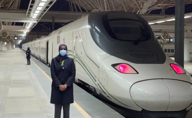 Almost a third of Renfe's staff in Saudi Arabia are women. 