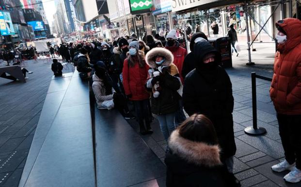 Times Square hosted large queues of citizens to get tested.