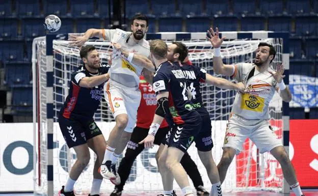 Image of the match between Spain and Norway in the European Handball Championship. 