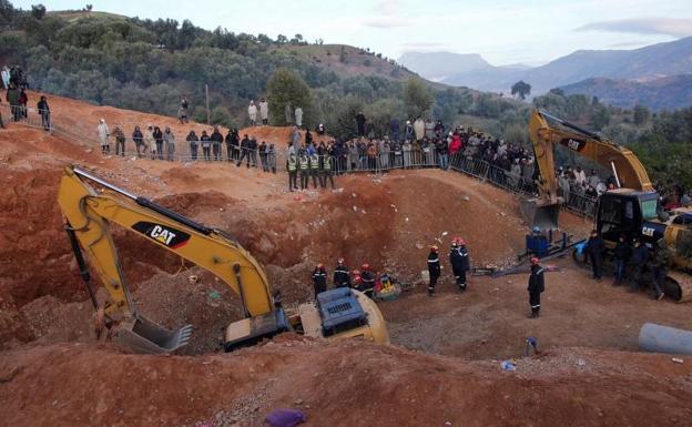 Excavation work to free the boy trapped in the well. 