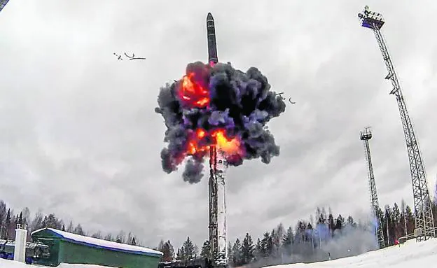Launch of a Russian Yars intercontinental ballistic missile from the Plesetsk cosmodrome, as part of yesterday's military exercises supervised by Putin.
