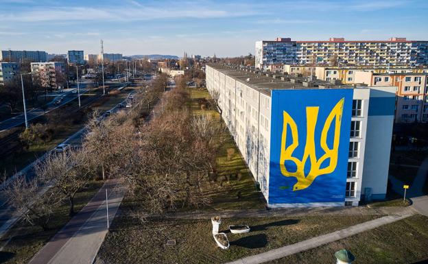 A mural in Gdansk with a coat of arms of Ukraine turned into a dove of peace.