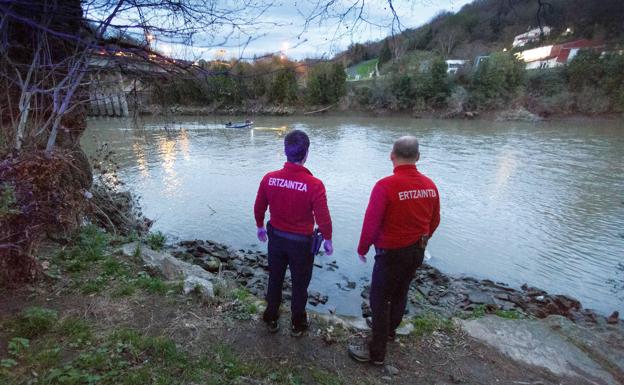 Consideran «muy difícil» encontrar el cuerpo del joven migrante desaparecido en el Bidasoa