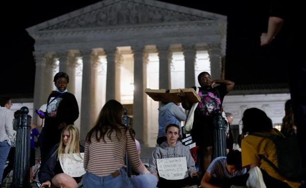 Protests in front of the Supreme Court in the US.