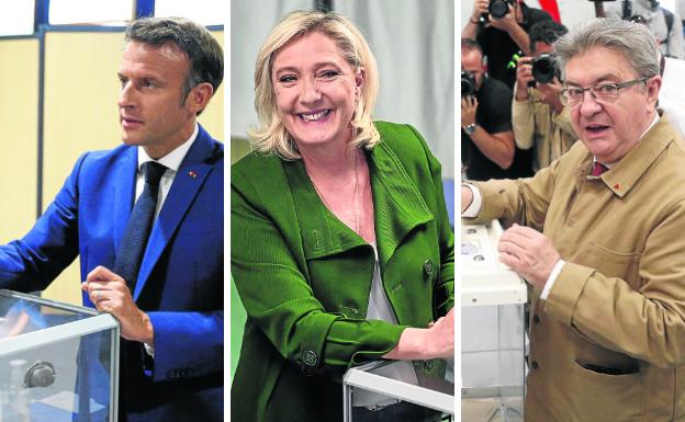 Macron, Le Pen and Melenchon cast their vote in the ballot box.