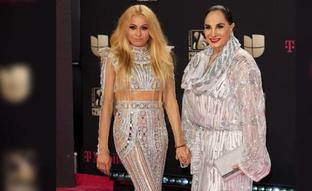 Paulina Rubio junto a su madre, Susana Dosamantes./AFP