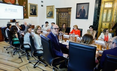Primera reunión de Gabilondo con la Comisión Asesora del Defensor del Pueblo./R. C.