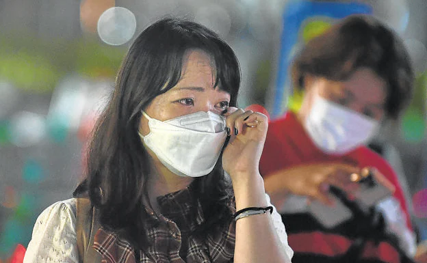 A woman cries in the Japanese town of Nara for the death of Shinzo Abe.