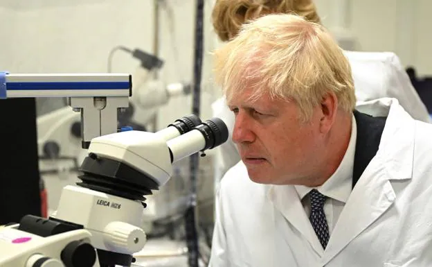 Boris Johnson, this Monday during a visit to a scientific research center in London