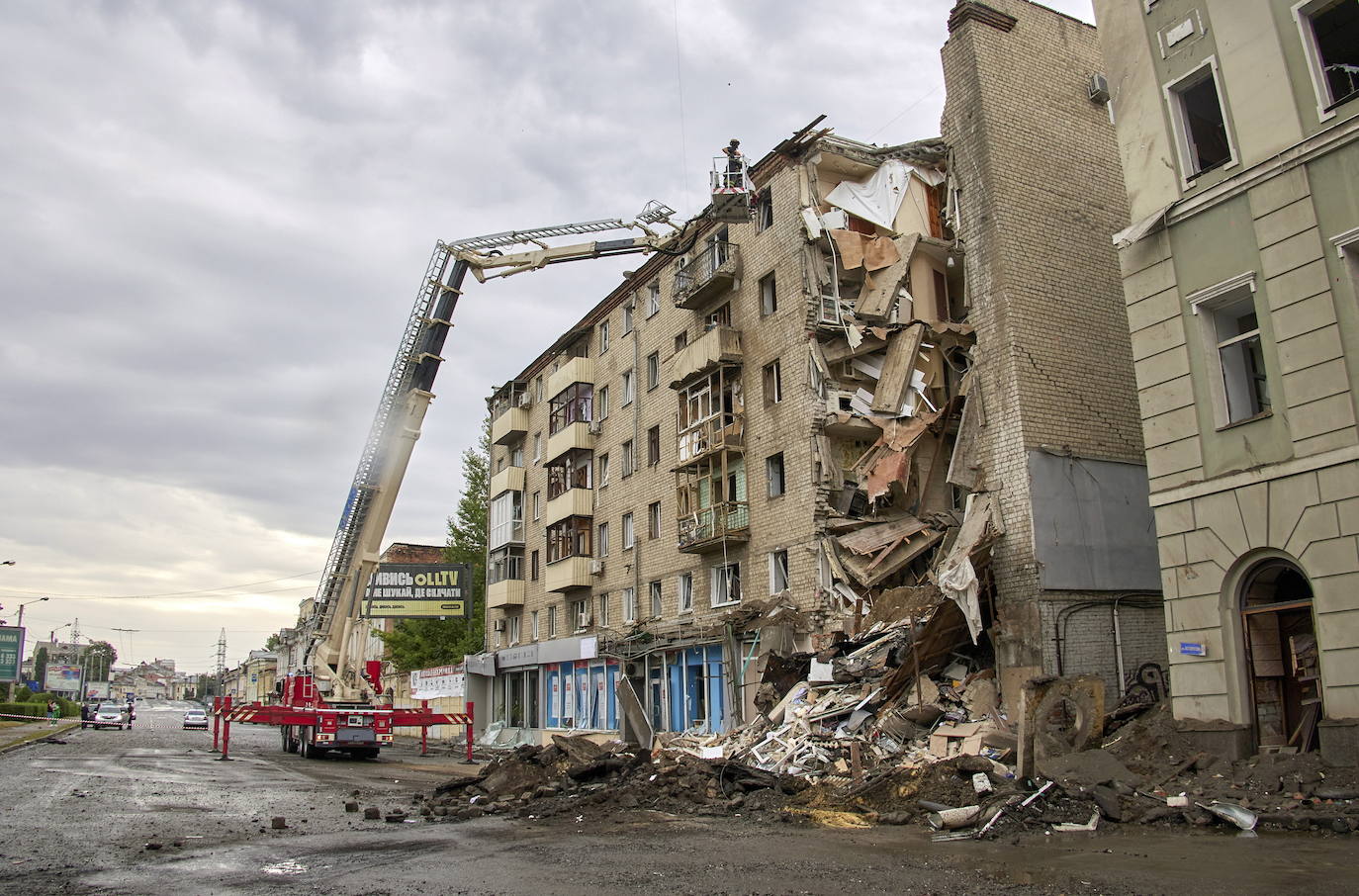 Residential building in Kharkov, where this Sunday an attack killed at least thirty civilians 