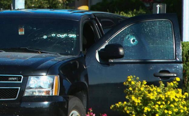 A vehicle with bullet holes after several shootings have been reported, this Monday in Vancouver