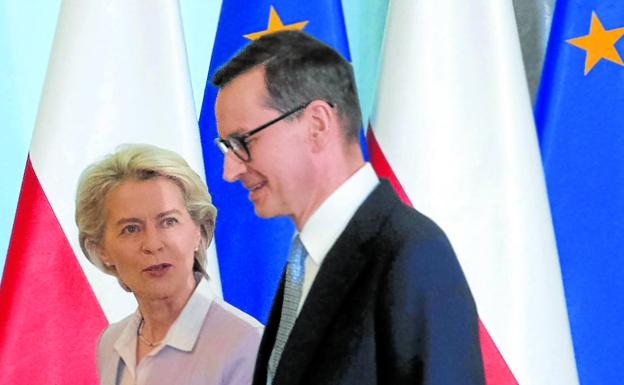 The Polish Prime Minister, Mateusz Morawiecki, together with the President of the European Commission, Ursula von der Leyen. 