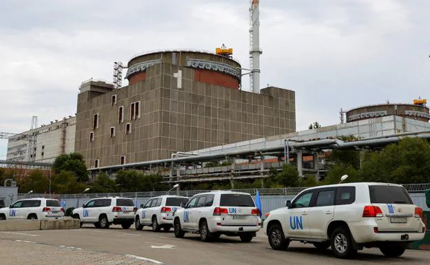 A convoy of IAEA vehicles arriving at the Zaporizhia nuclear power plant. 