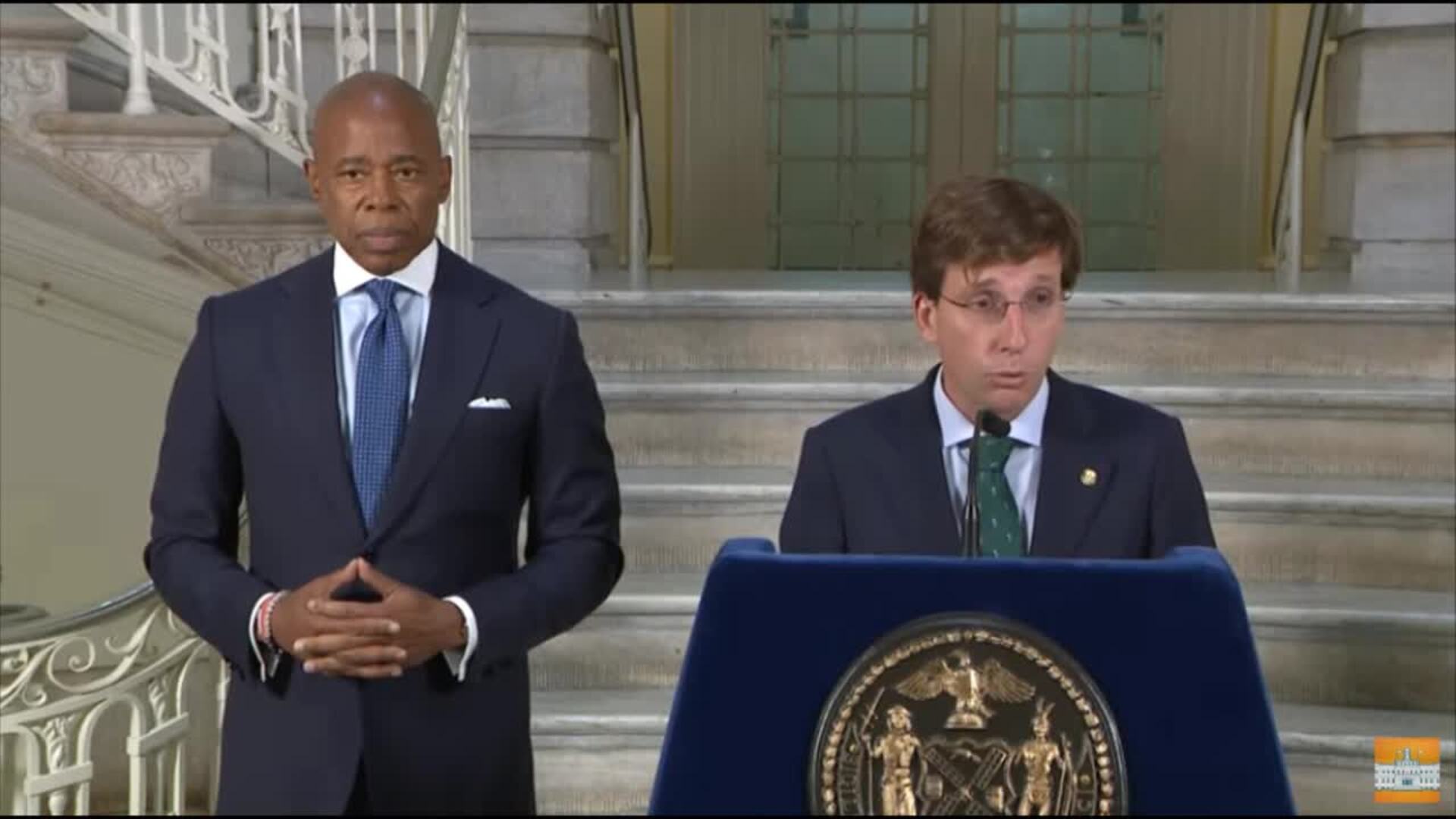 Alcaldes de Madrid y Nueva York buscan soluciones" ante "los