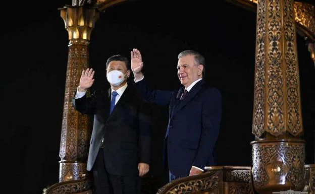 Uzbek President Shavkat Mirziyoyev received his Chinese counterpart Xi Jinping in Samarkand. 