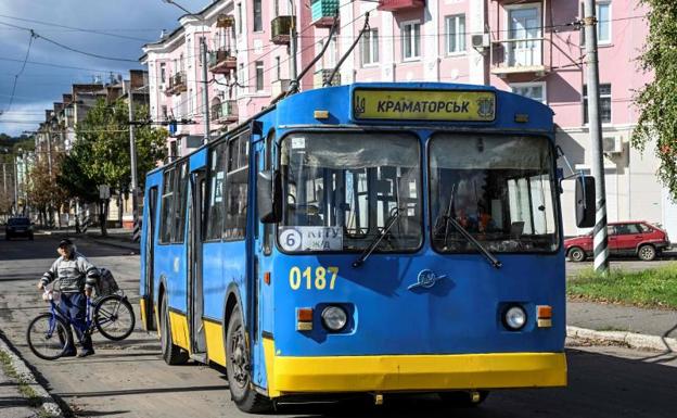 A tram runs through the city of Kramatorsk in the Donetsk region. 