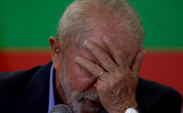 Luiz Inácio Lula da Silva, candidate for the presidency of Brazil, participates in an event with governors, senators and politicians who support the politician for the second round. 