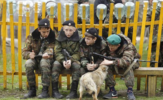 Image from 2014 of the Ermolov General Cadet School in Russia, where Russian schoolchildren with the highest marks receive military training as a reward.