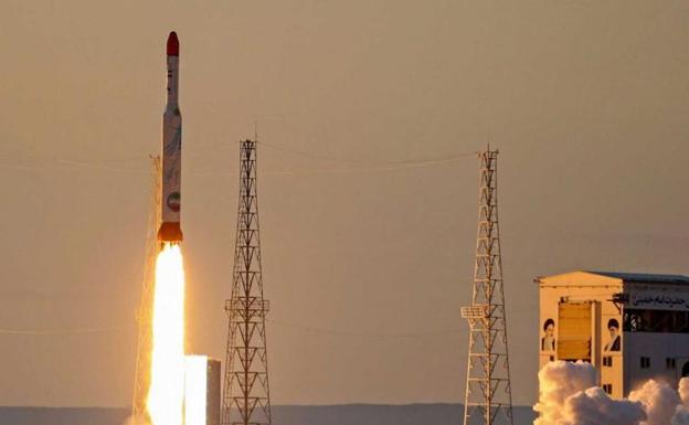 Image released by the Iranian Defense Ministry in 2021 of a satellite rocket taking off. 