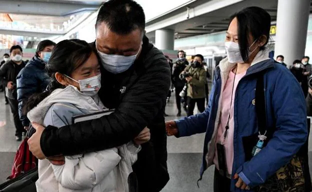 A family hugs when they meet at the Beijing airport, after three years of 'locking' due to the pandemic in China. 