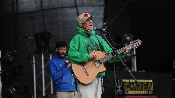 El Pirata Manu Chao En La Zurriola El Diario Vasco