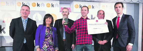 Donación Hito Catedral Oskarbi Oinetakoak, premiada por su espíritu innovador y venta online | El  Diario Vasco